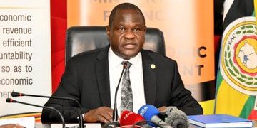 Treasury Orders Accounting Officers: Pay Salaries on Time, Execute Contracts in Shillings