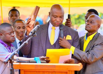 Francis Lukooya Mukoome takes oath during his swearing-in ceremony as Mukono District LC5 Chairperson.