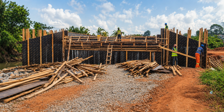 Construction works on the Shs2.8 billion Nakiyanja Bridge connecting Nsasa Cell in Mukono Municipality and Nabusugwe Cell in Kira Municipality are progressing steadily, with local leaders expressing confidence that the project will be completed on schedule.